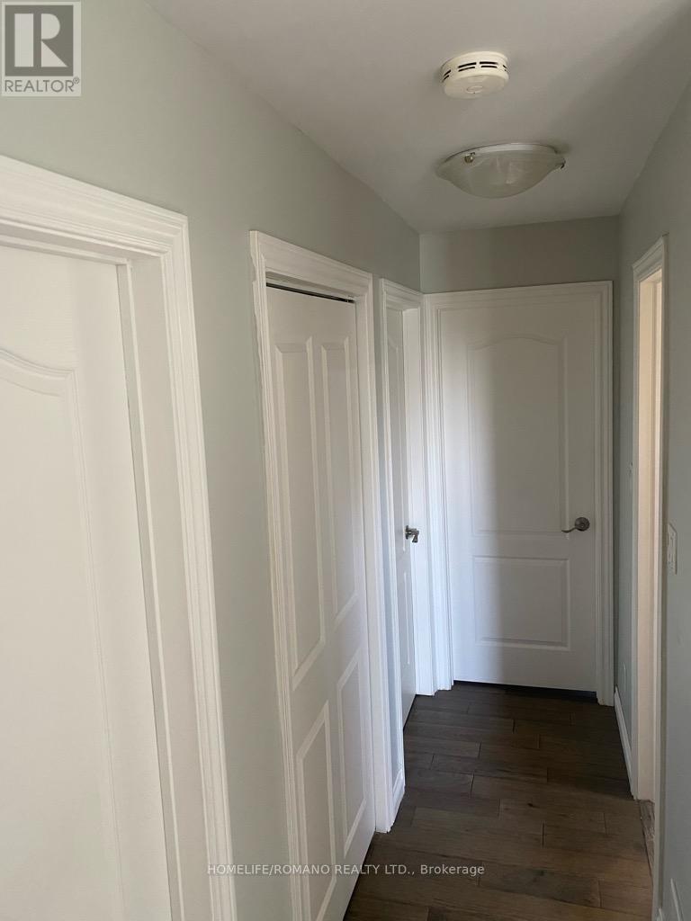 3803 Keenan Crescent, Mississauga, Ontario  L4T 3M1 - Photo 11 - W12336414