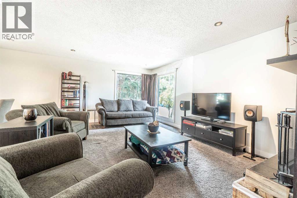 4812 Valiant Drive Nw, Calgary, Alberta  T2Y 3B4 - Photo 7 - A2254861