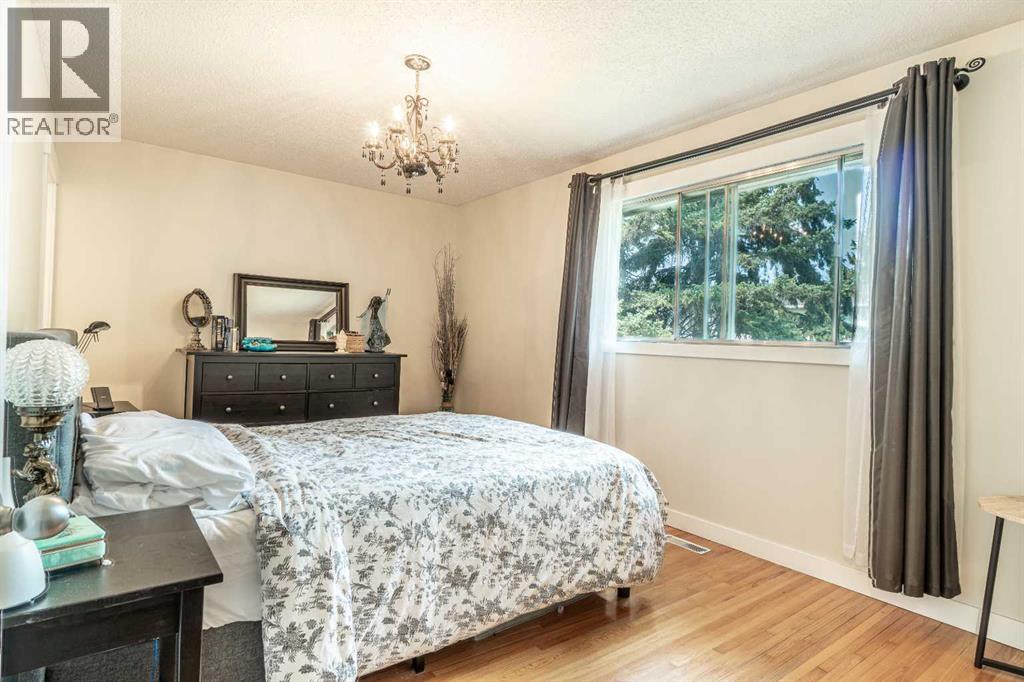 4812 Valiant Drive Nw, Calgary, Alberta  T2Y 3B4 - Photo 9 - A2254861