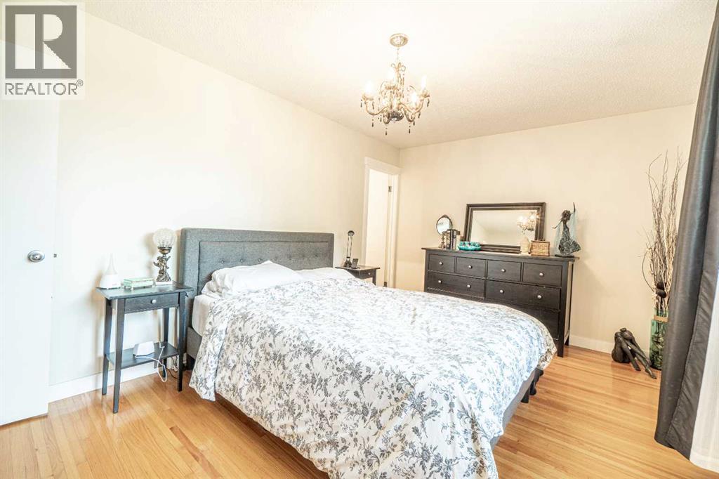 4812 Valiant Drive Nw, Calgary, Alberta  T2Y 3B4 - Photo 10 - A2254861