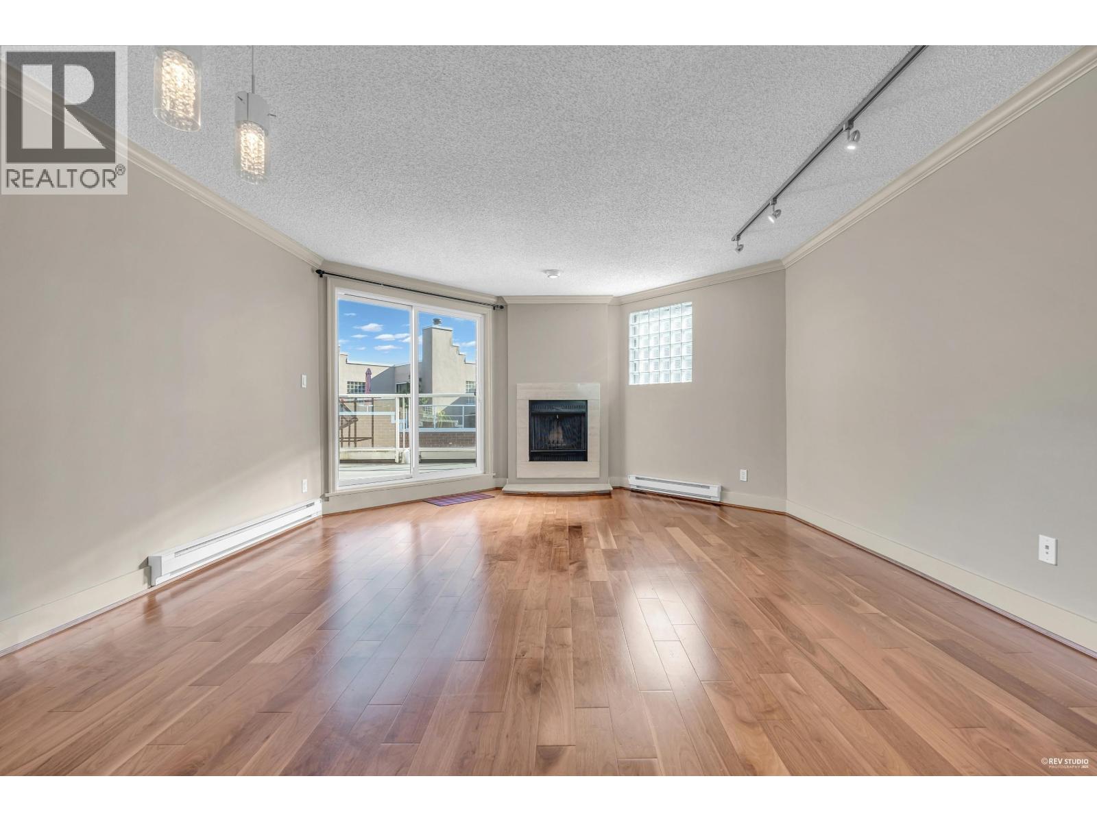 10 744 W 7th Avenue, Vancouver, British Columbia  V5Z 1B8 - Photo 3 - R3044878
