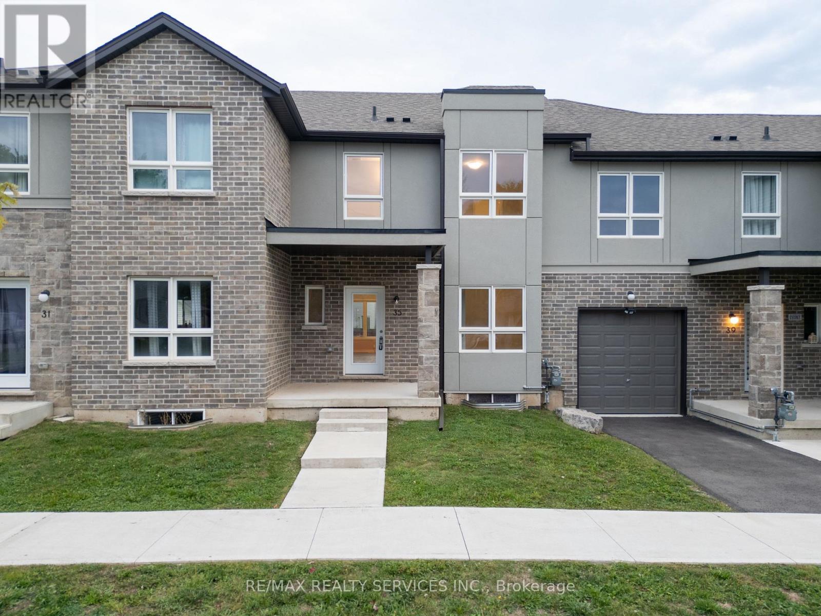 17 - 35 Perenack Avenue, Welland (Broadway), Ontario  L3C 2C6 - Photo 1 - X12447349