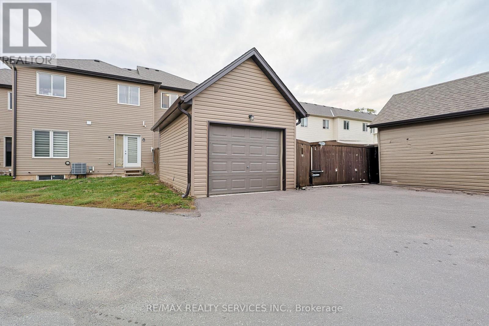 17 - 35 Perenack Avenue, Welland (Broadway), Ontario  L3C 2C6 - Photo 10 - X12447349