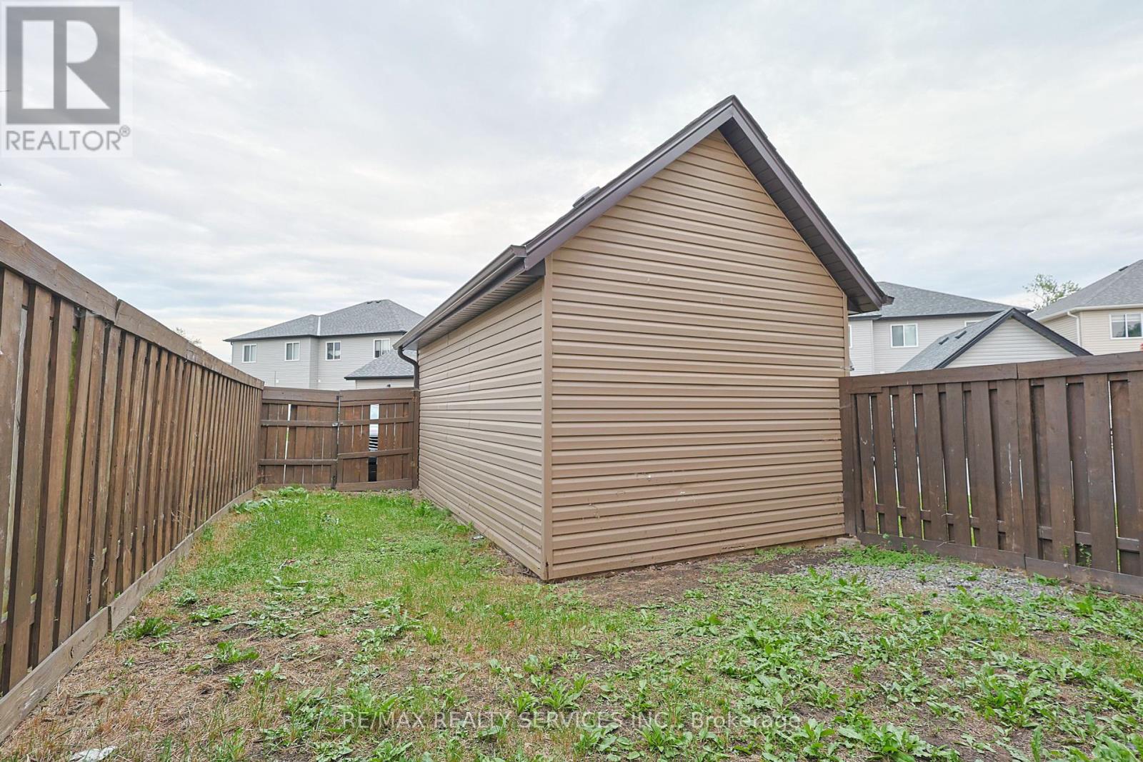 17 - 35 Perenack Avenue, Welland (Broadway), Ontario  L3C 2C6 - Photo 11 - X12447349