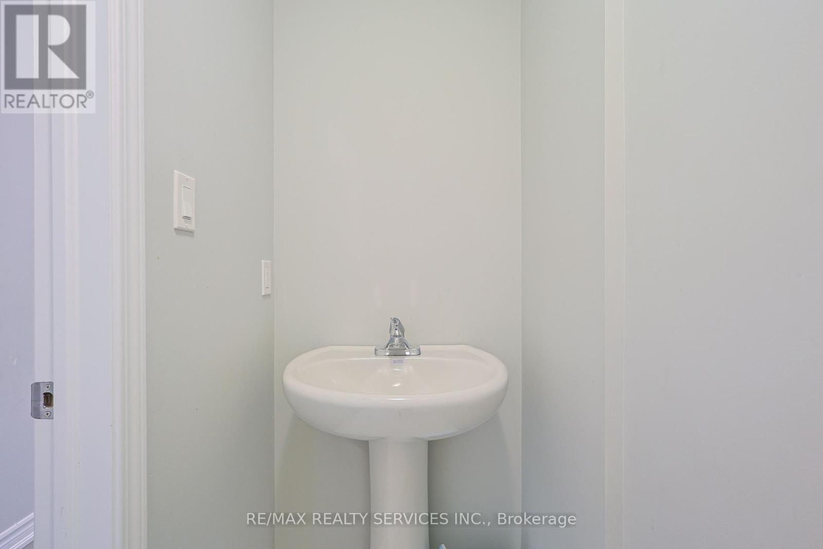 17 - 35 Perenack Avenue, Welland (Broadway), Ontario  L3C 2C6 - Photo 13 - X12447349
