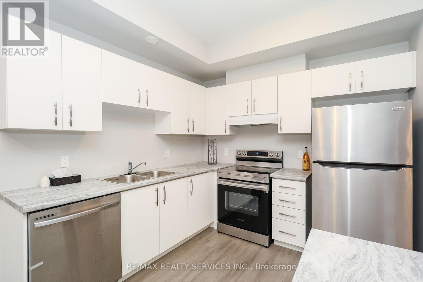 17 - 35 Perenack Avenue, Welland (Broadway), Ontario  L3C 2C6 - Photo 21 - X12447349