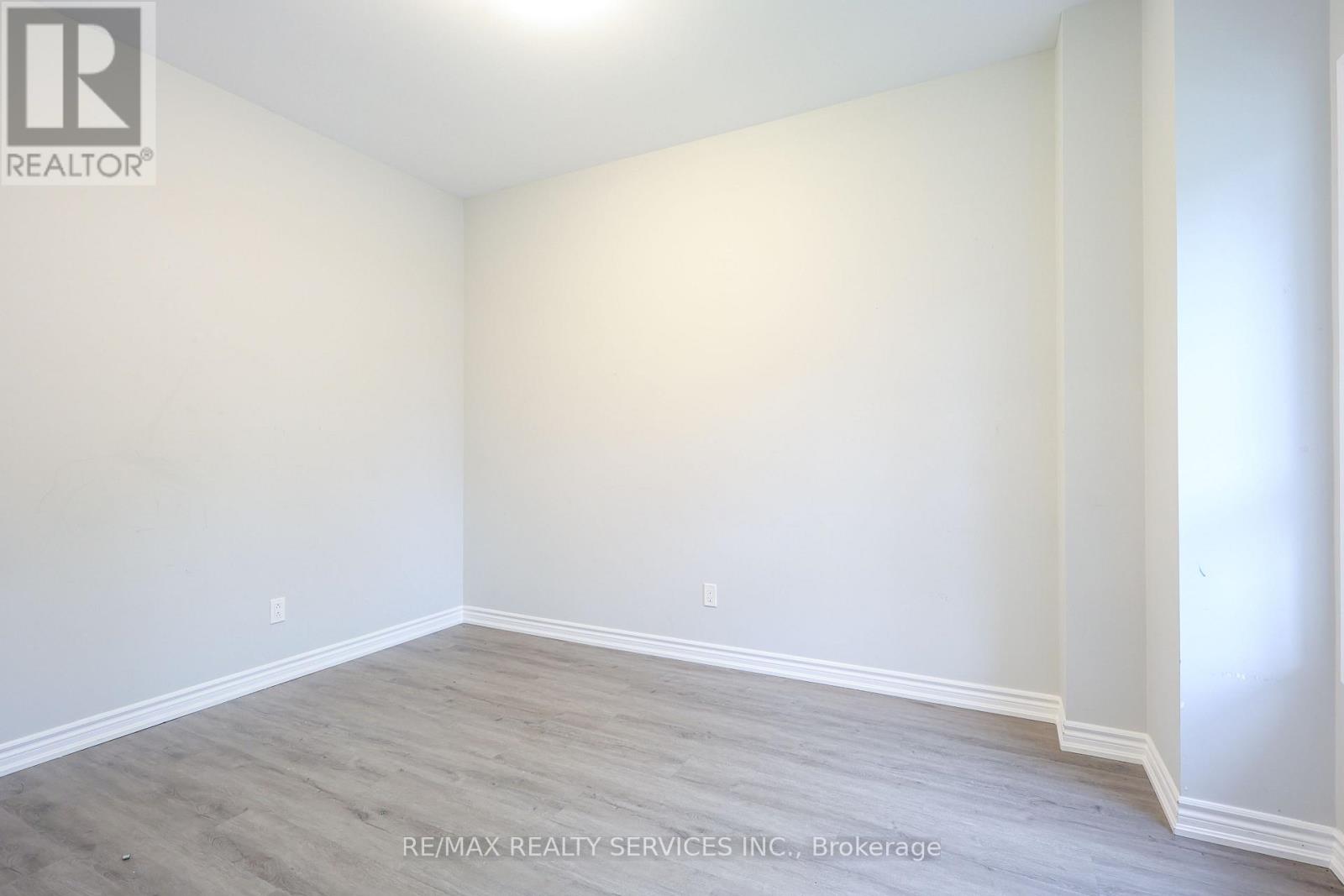 17 - 35 Perenack Avenue, Welland (Broadway), Ontario  L3C 2C6 - Photo 24 - X12447349