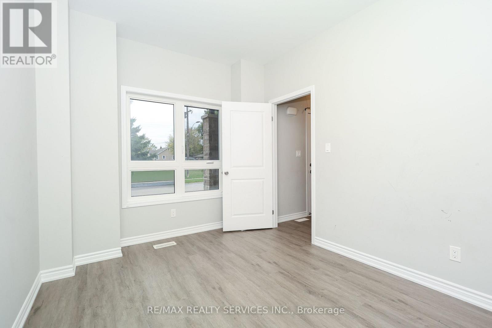 17 - 35 Perenack Avenue, Welland (Broadway), Ontario  L3C 2C6 - Photo 25 - X12447349