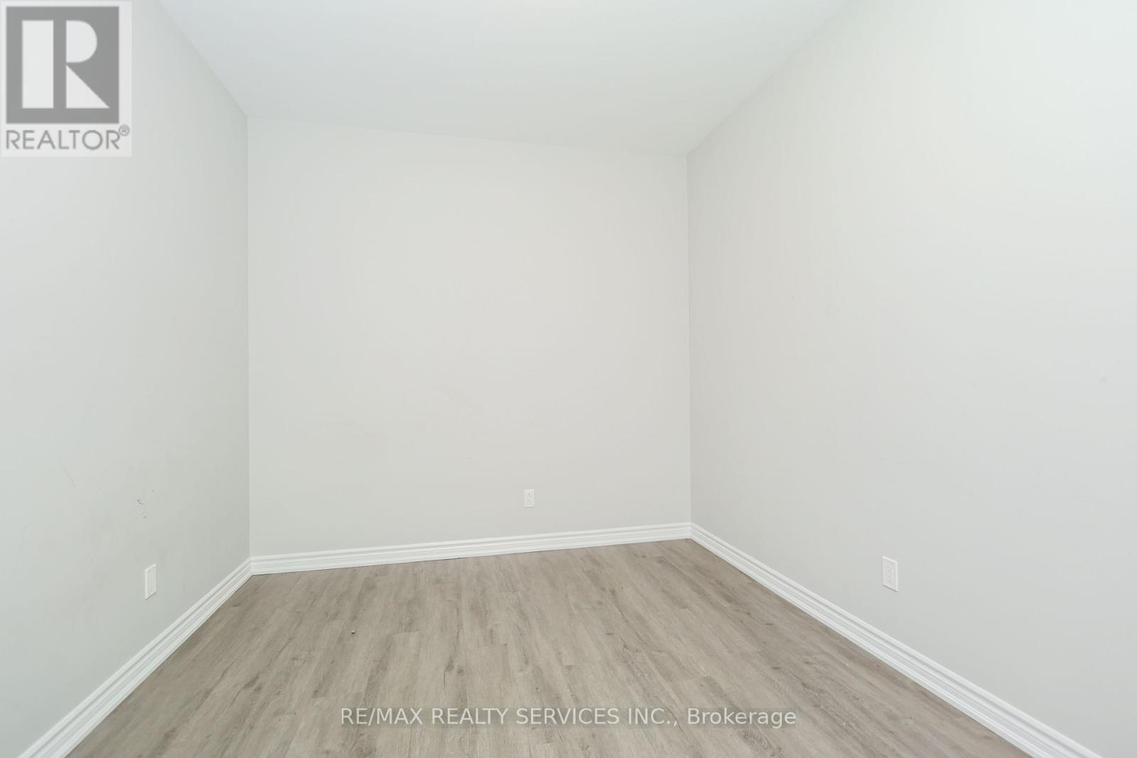 17 - 35 Perenack Avenue, Welland (Broadway), Ontario  L3C 2C6 - Photo 26 - X12447349