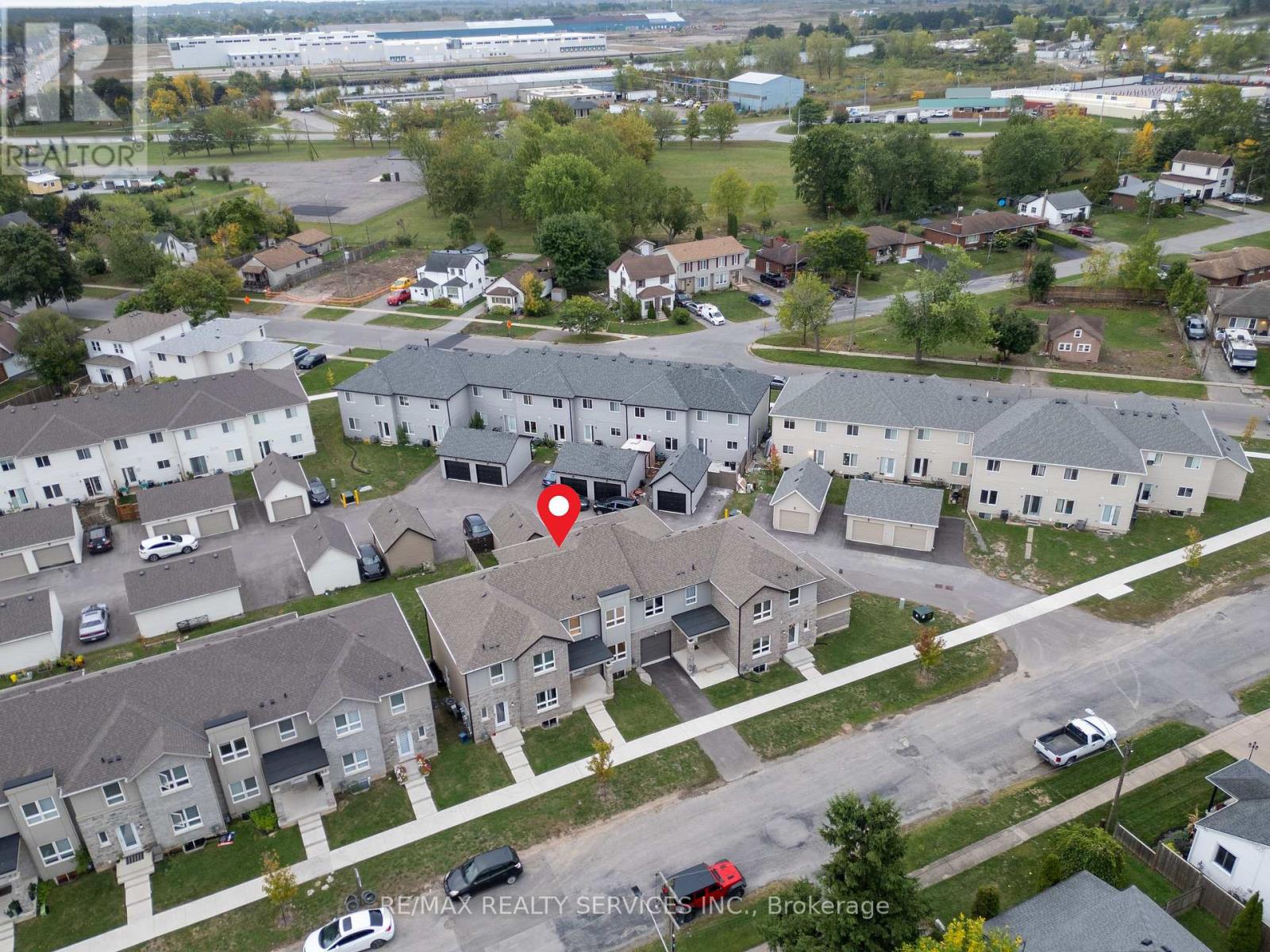 17 - 35 Perenack Avenue, Welland (Broadway), Ontario  L3C 2C6 - Photo 3 - X12447349