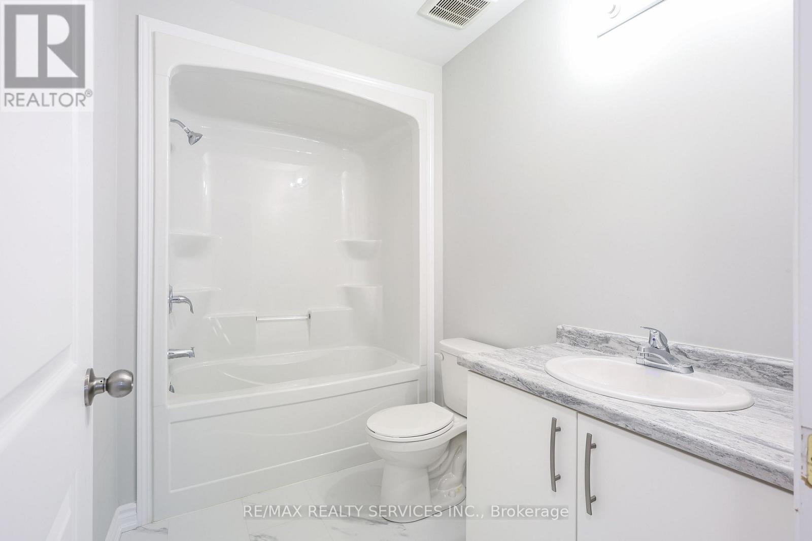 17 - 35 Perenack Avenue, Welland (Broadway), Ontario  L3C 2C6 - Photo 33 - X12447349