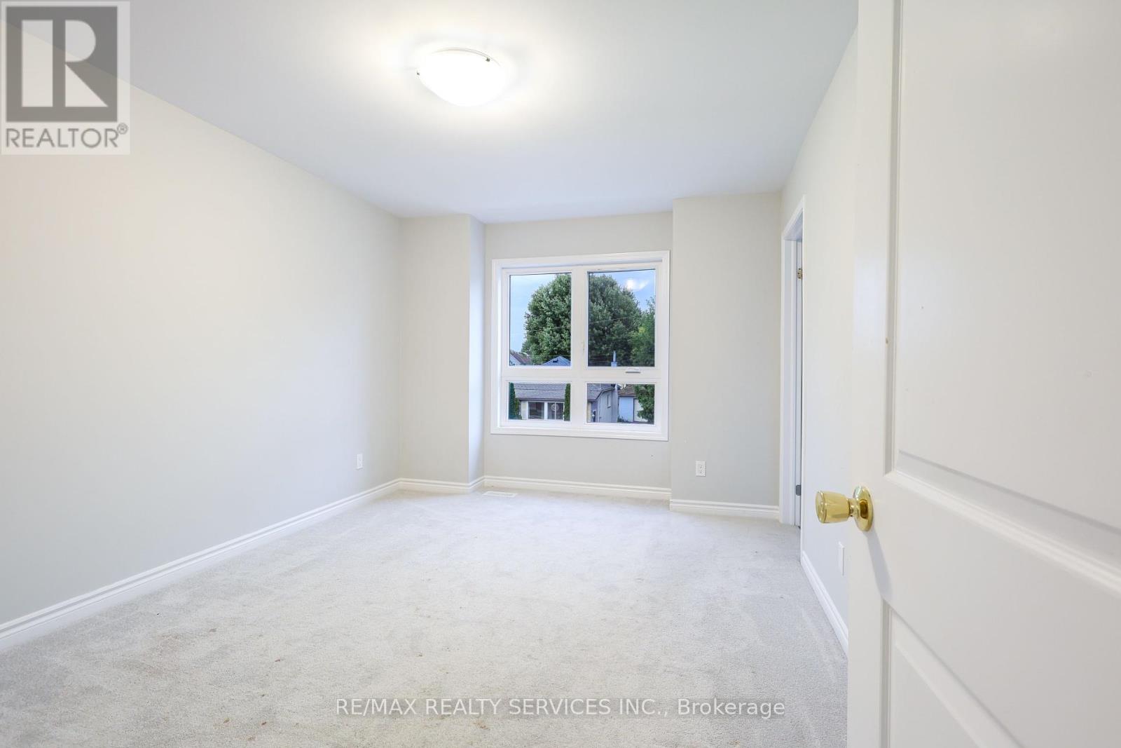 17 - 35 Perenack Avenue, Welland (Broadway), Ontario  L3C 2C6 - Photo 35 - X12447349