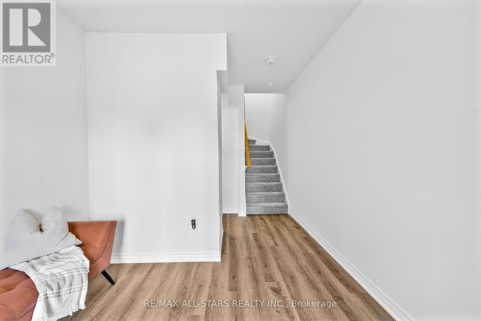 79 Dryden Lane, Hamilton (Mcquesten), Ontario  L8H 0B6 - Photo 9 - X12447436