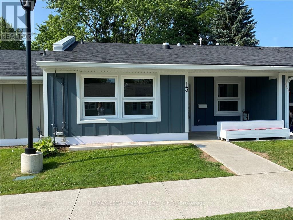 13 Szollosy Circle, Hamilton (Kennedy), Ontario  L9B 1T8 - Photo 2 - X12447446