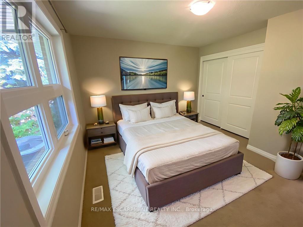 13 Szollosy Circle, Hamilton (Kennedy), Ontario  L9B 1T8 - Photo 3 - X12447446