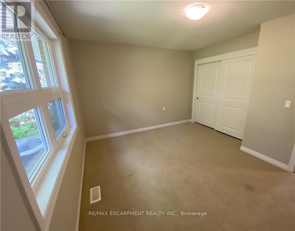 13 Szollosy Circle, Hamilton (Kennedy), Ontario  L9B 1T8 - Photo 4 - X12447446