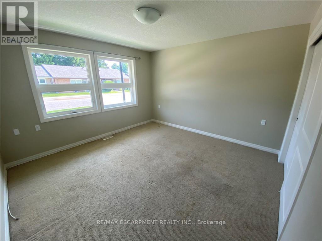 13 Szollosy Circle, Hamilton (Kennedy), Ontario  L9B 1T8 - Photo 6 - X12447446