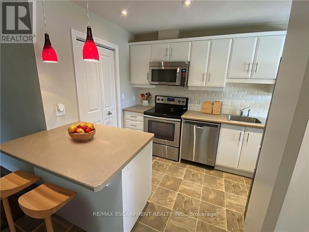 13 Szollosy Circle, Hamilton (Kennedy), Ontario  L9B 1T8 - Photo 7 - X12447446