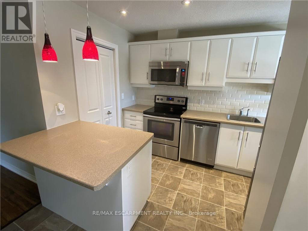 13 Szollosy Circle, Hamilton (Kennedy), Ontario  L9B 1T8 - Photo 8 - X12447446