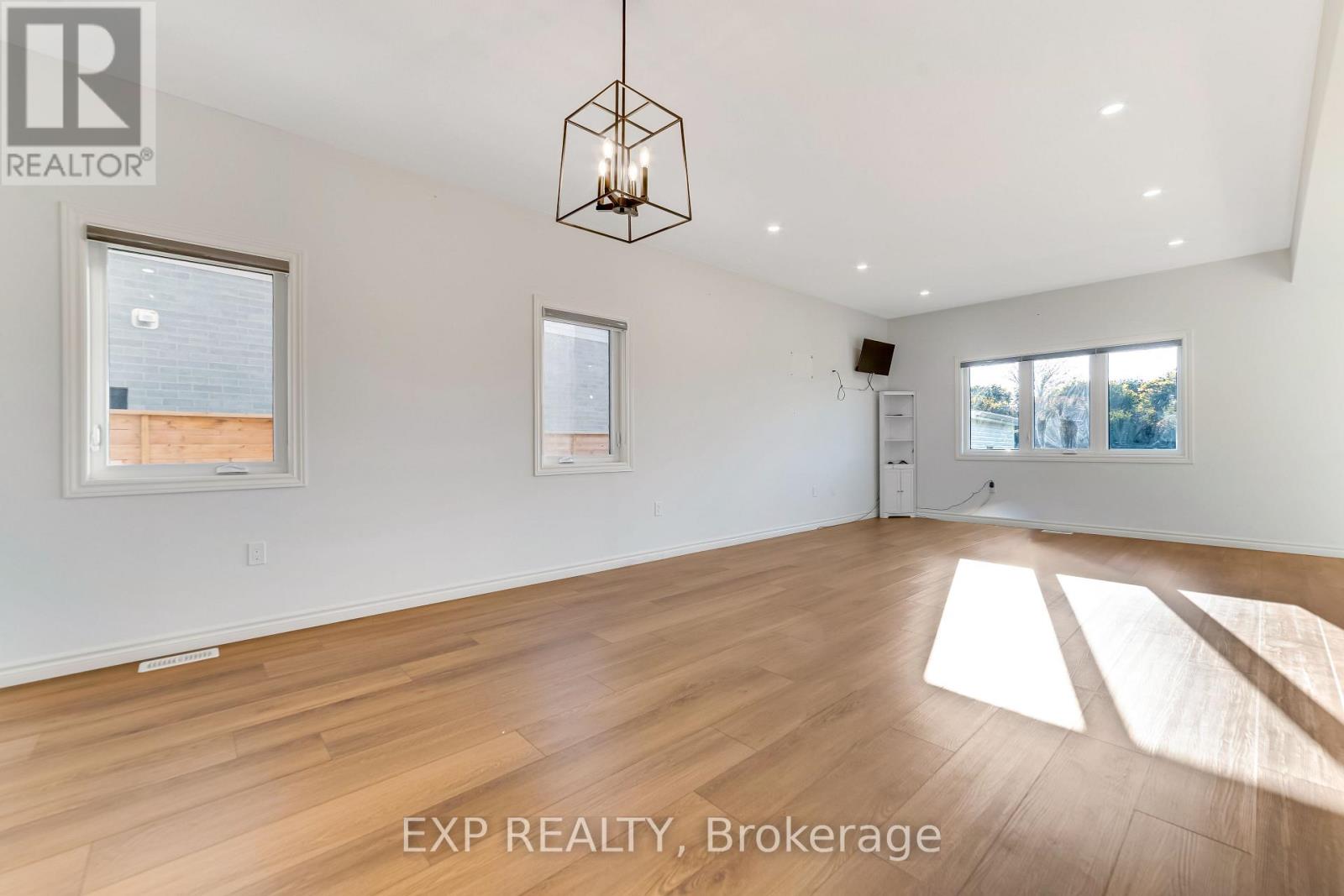 3763 Somerston Crescent, London South (South W), Ontario  N6L 0G1 - Photo 7 - X12447471