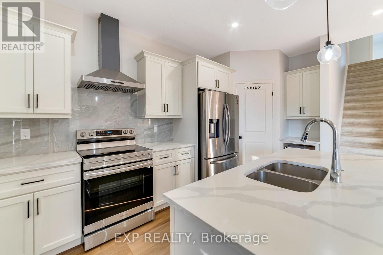 3763 Somerston Crescent, London South (South W), Ontario  N6L 0G1 - Photo 9 - X12447471