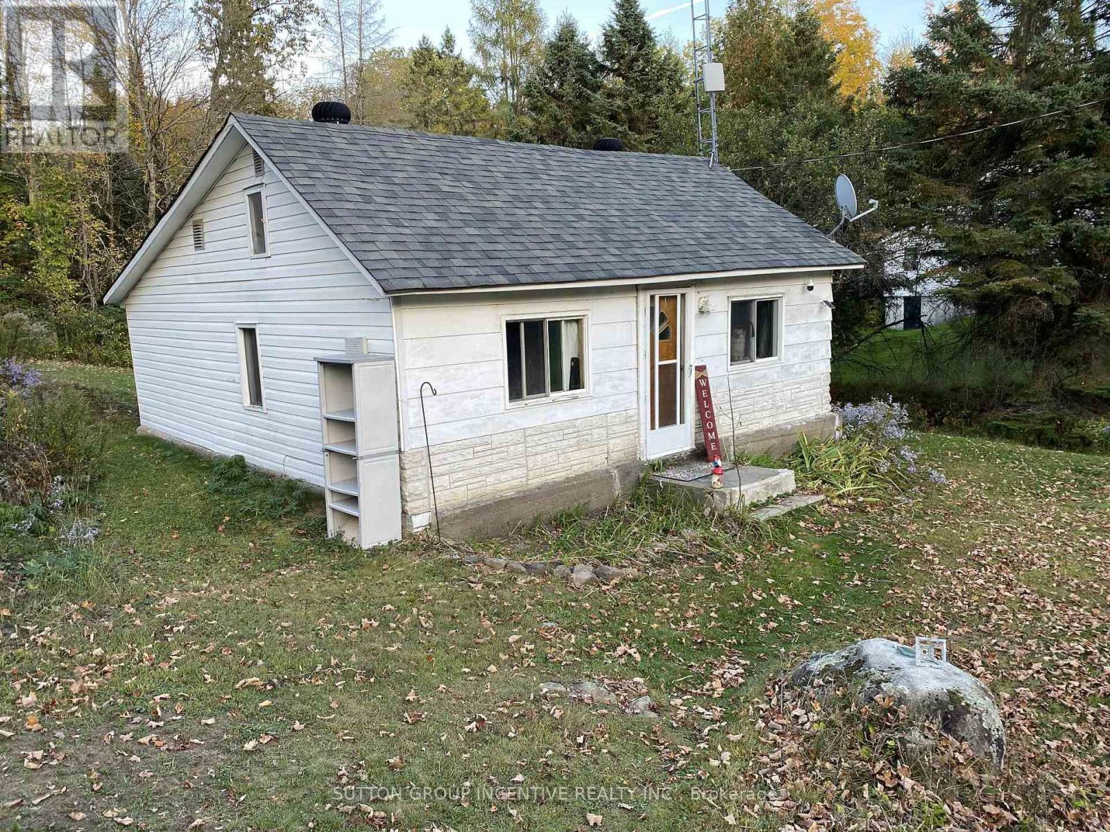 11823 Hwy 118, Dysart Et Al (Guilford), Ontario  K0M 1S0 - Photo 1 - X12447483