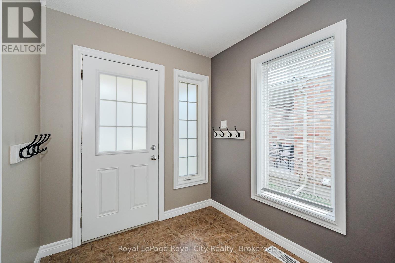 19 - 105 Bard Boulevard, Guelph, Ontario  N1L 0E2 - Photo 3 - X12447550