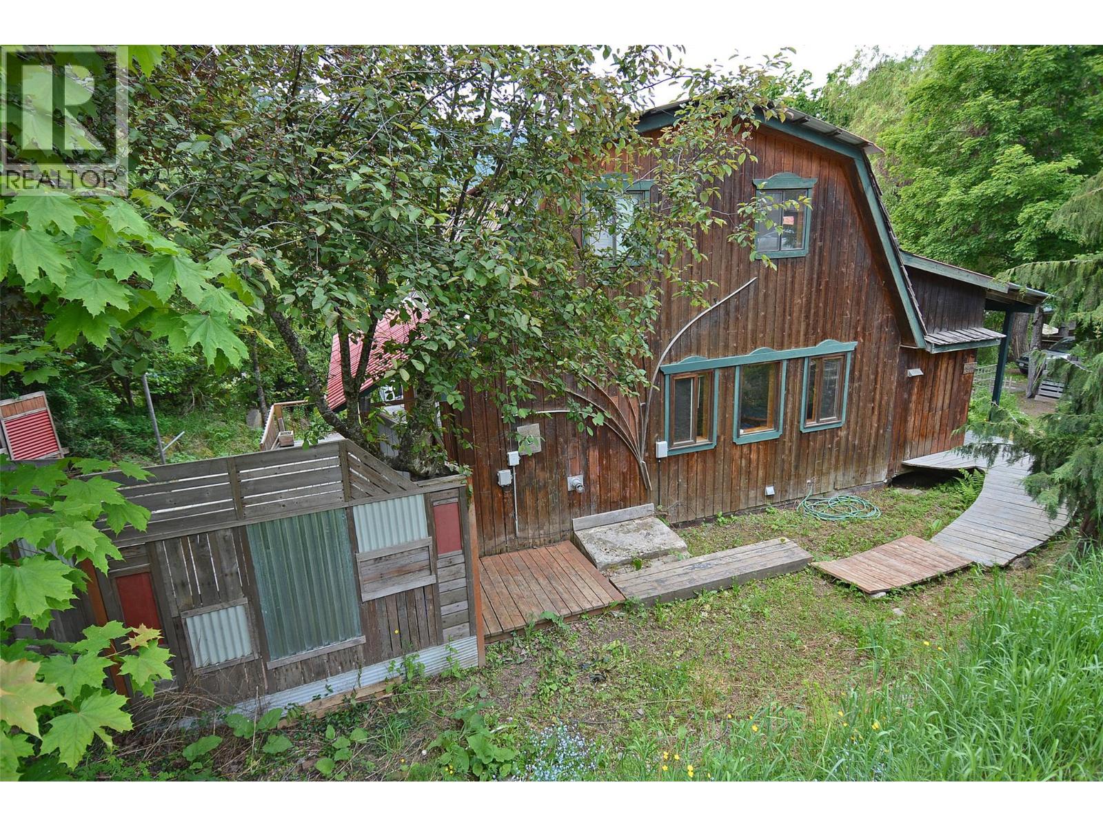 2022 Creek Street, Nelson, British Columbia  V1L 1M7 - Photo 3 - 10350025