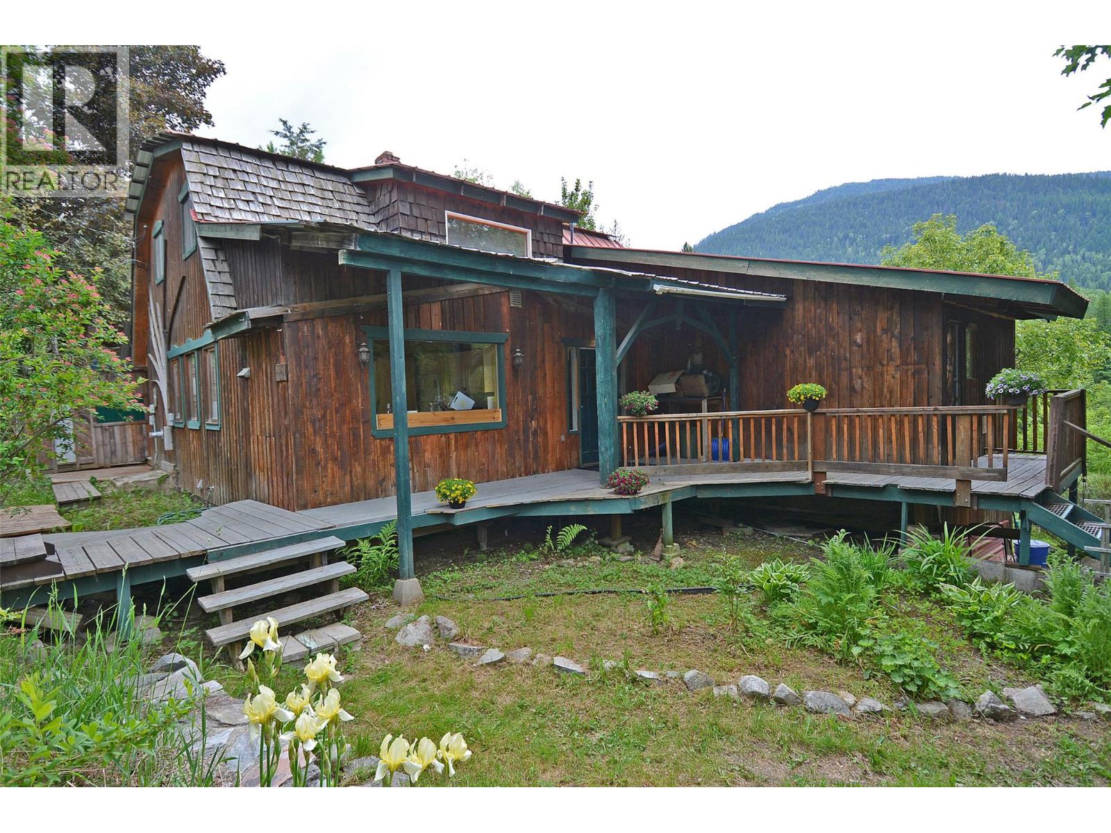 2022 Creek Street, Nelson, British Columbia  V1L 1M7 - Photo 4 - 10350025