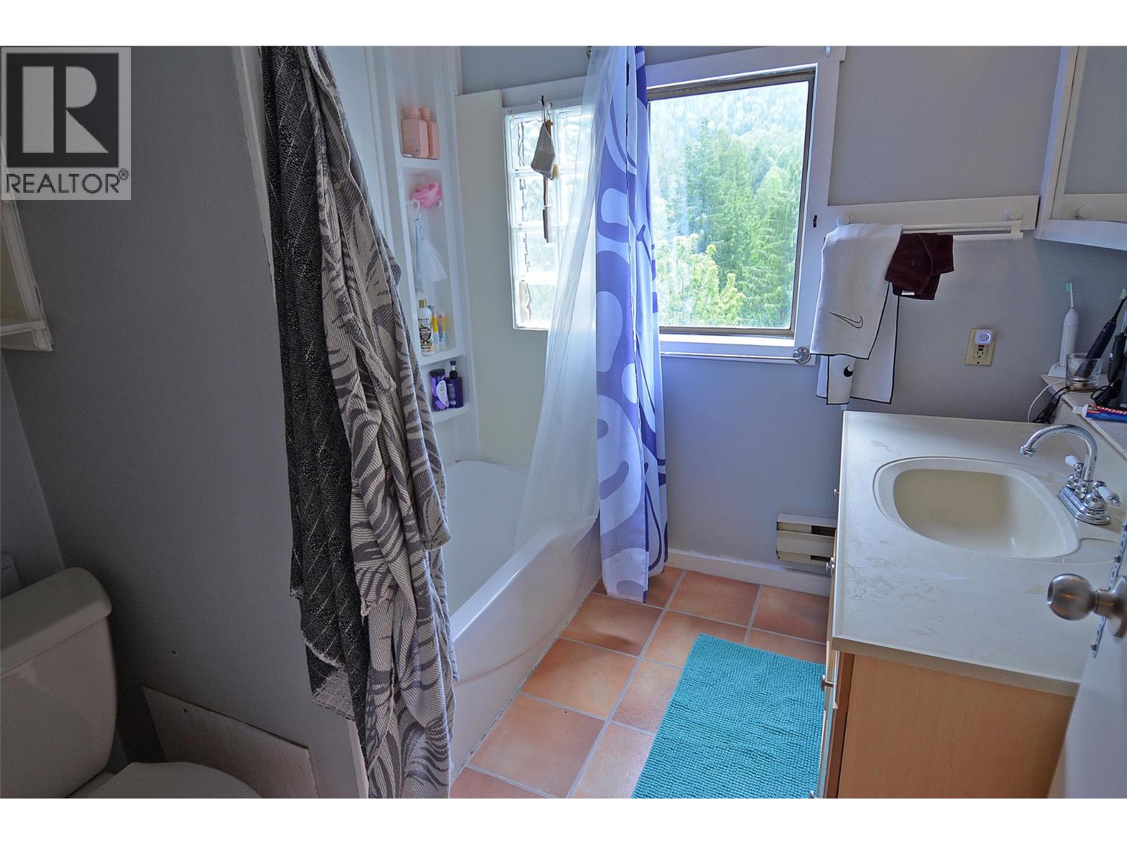 2022 Creek Street, Nelson, British Columbia  V1L 1M7 - Photo 28 - 10350025