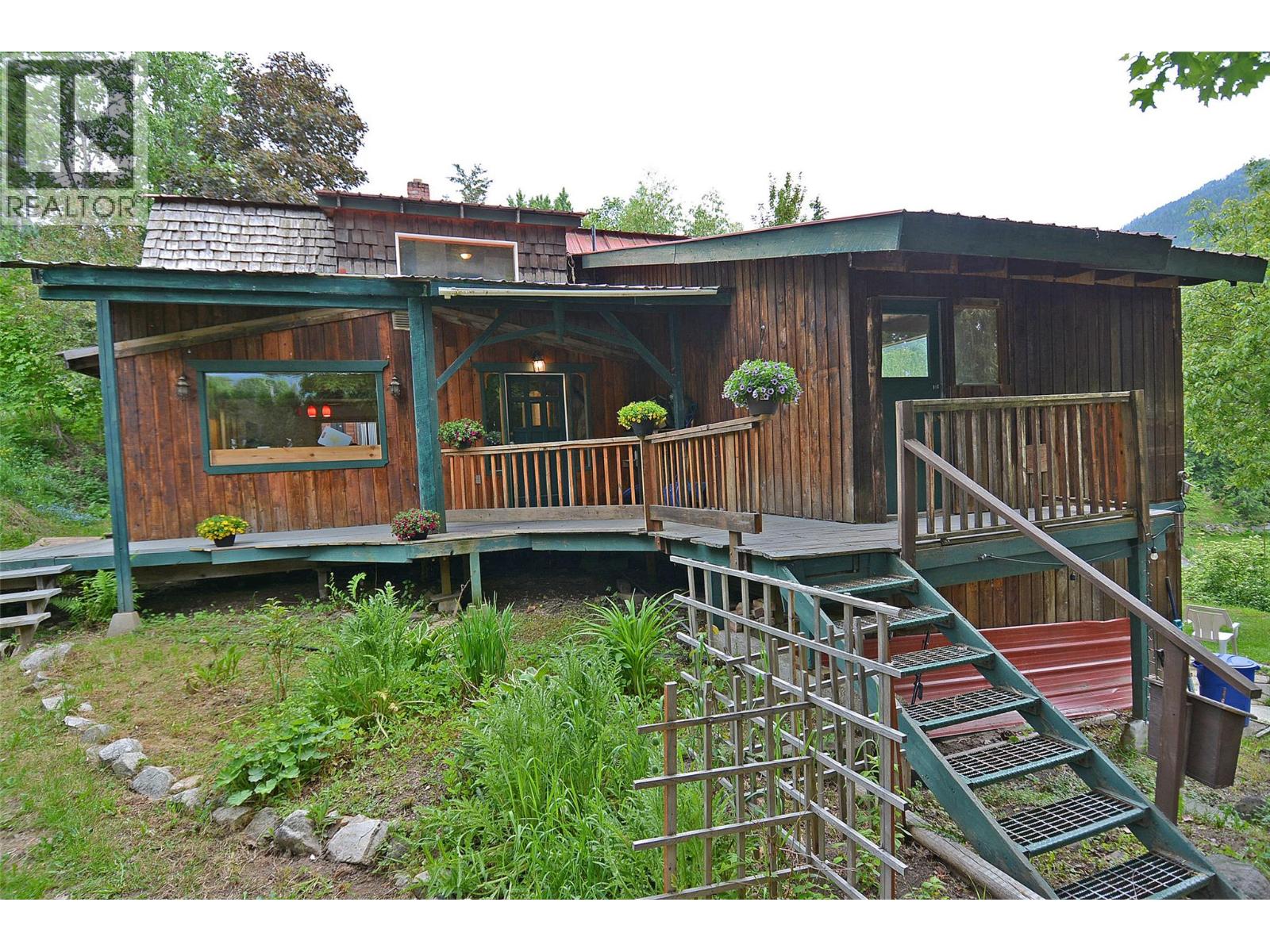 2022 Creek Street, Nelson, British Columbia  V1L 1M7 - Photo 2 - 10350025