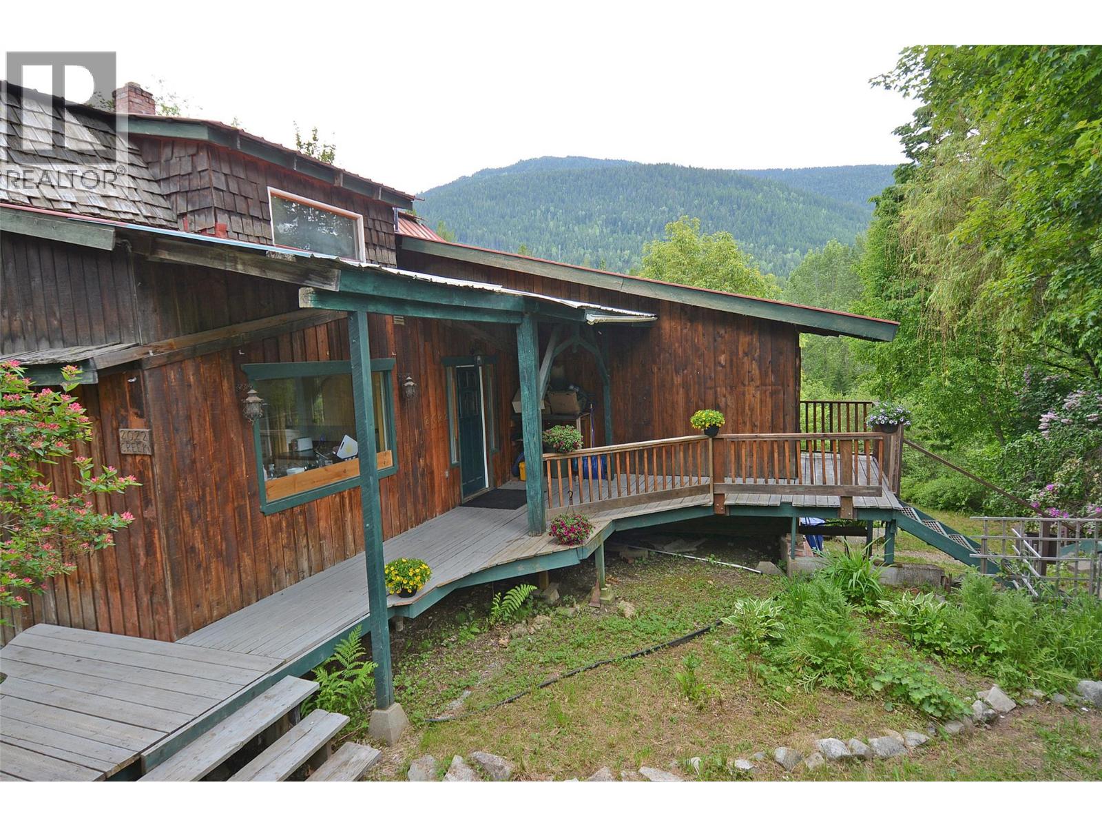 2022 Creek Street, Nelson, British Columbia  V1L 1M7 - Photo 67 - 10350025