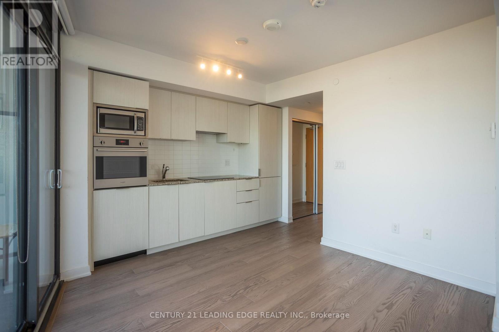 3912 - 11 Wellesley Street W, Toronto, Ontario  M4Y 0G4 - Photo 15 - C12443588