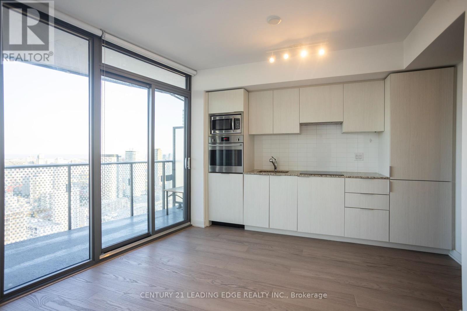3912 - 11 Wellesley Street W, Toronto, Ontario  M4Y 0G4 - Photo 14 - C12443588