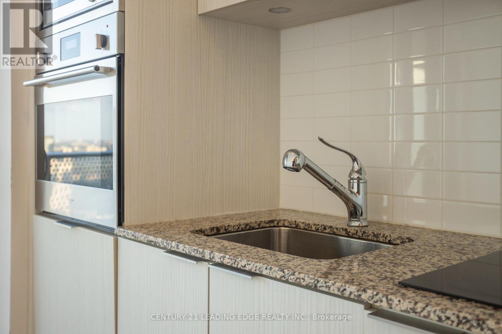 3912 - 11 Wellesley Street W, Toronto, Ontario  M4Y 0G4 - Photo 17 - C12443588