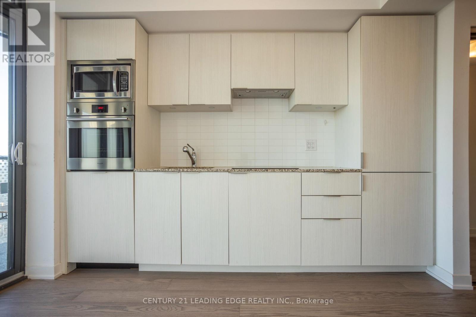 3912 - 11 Wellesley Street W, Toronto, Ontario  M4Y 0G4 - Photo 16 - C12443588