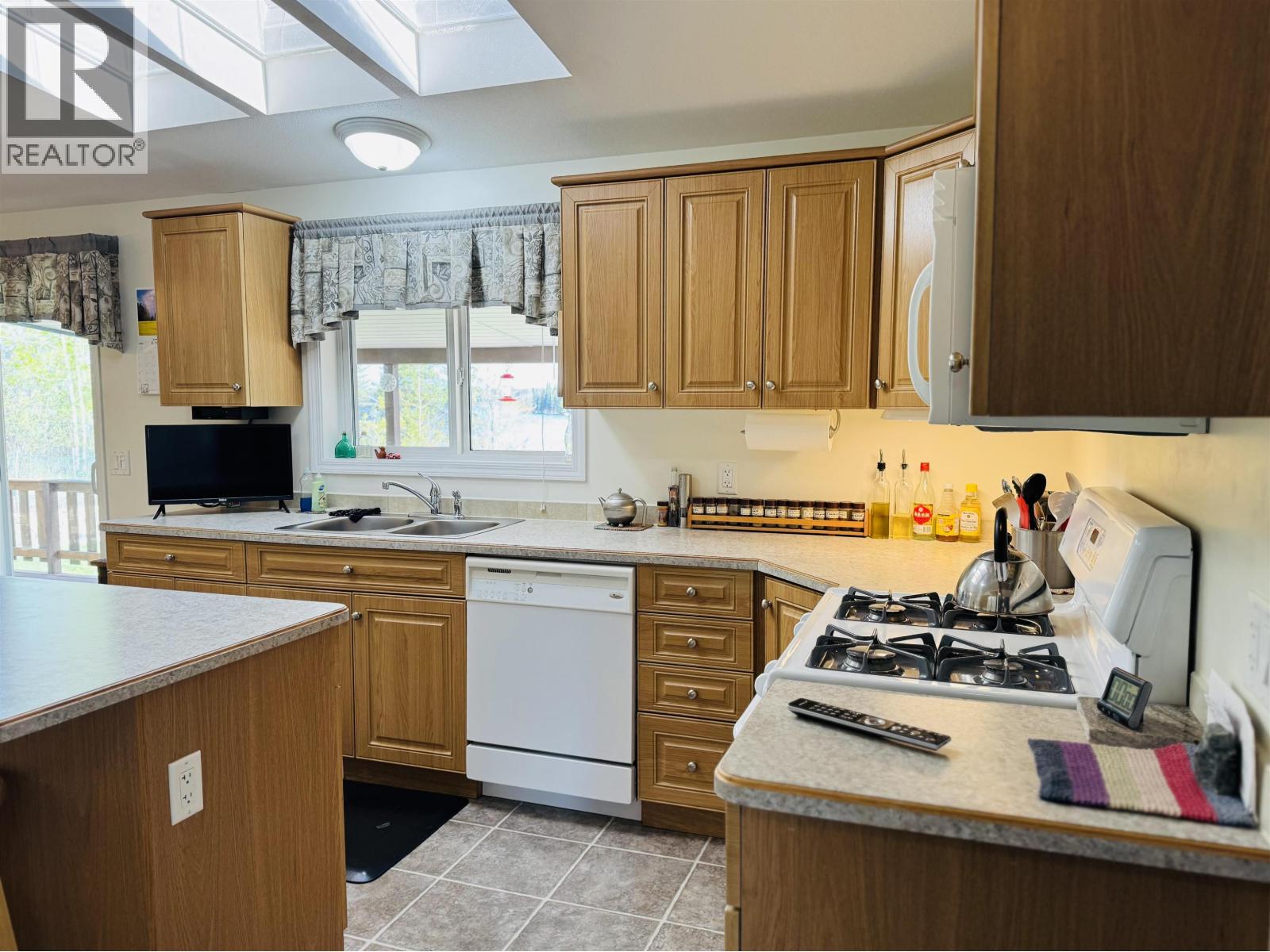 3722 Carson Road, 150 Mile House, British Columbia  V0K 2G0 - Photo 15 - R3003947