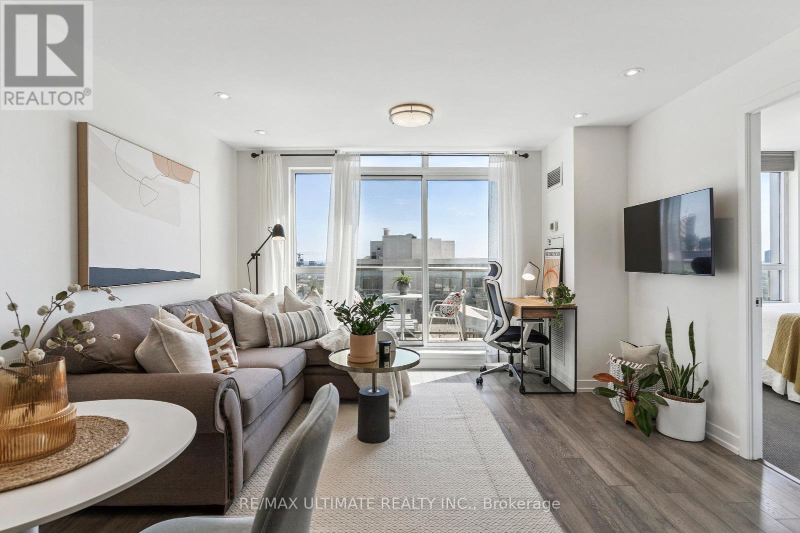 1402 - 816 LANSDOWNE AVENUE, Toronto, Ontario