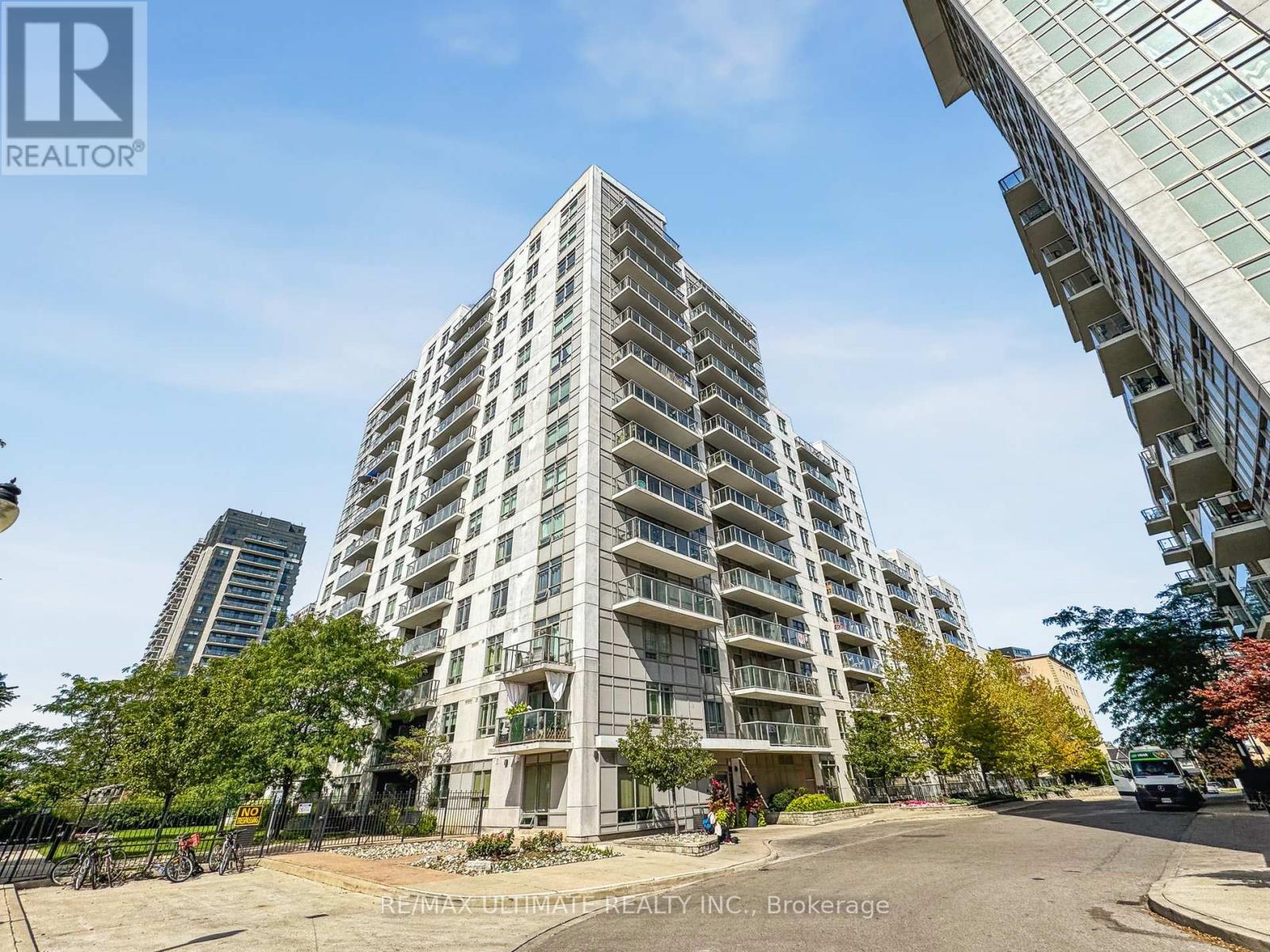 1402 - 816 Lansdowne Avenue, Toronto, Ontario  M6H 4K6 - Photo 3 - W12409109