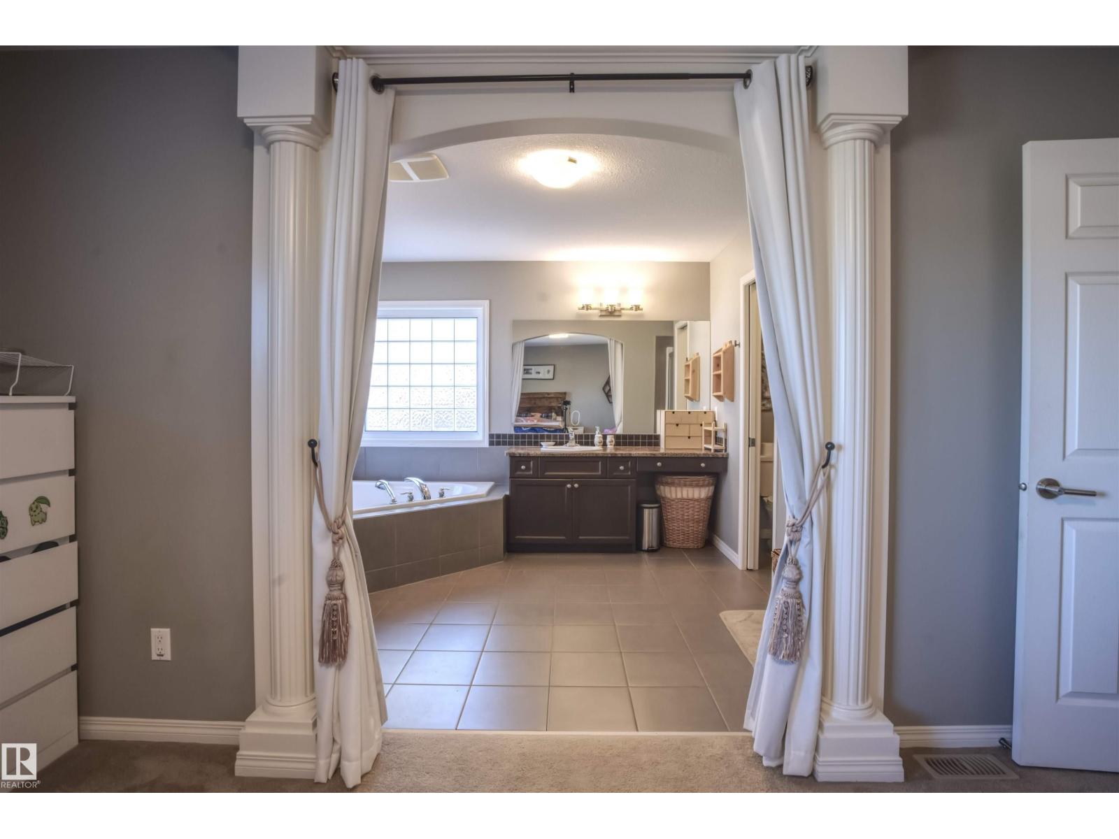 9328 107 Av Nw, Edmonton, Alberta  T5H 0T5 - Photo 27 - E4461024