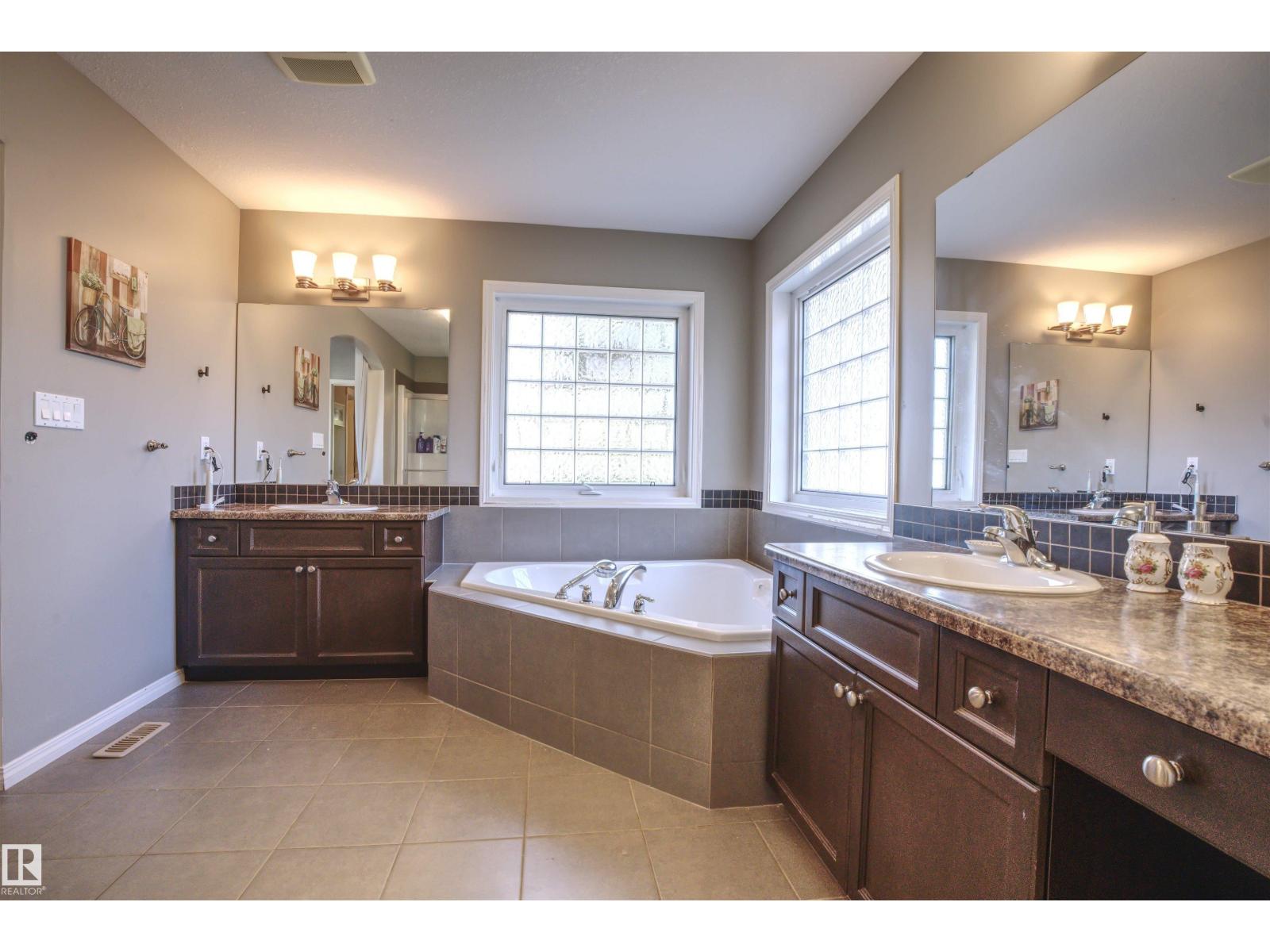 9328 107 Av Nw, Edmonton, Alberta  T5H 0T5 - Photo 29 - E4461024