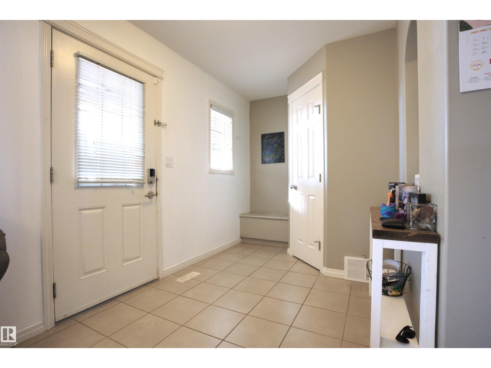 9328 107 Av Nw, Edmonton, Alberta  T5H 0T5 - Photo 3 - E4461024