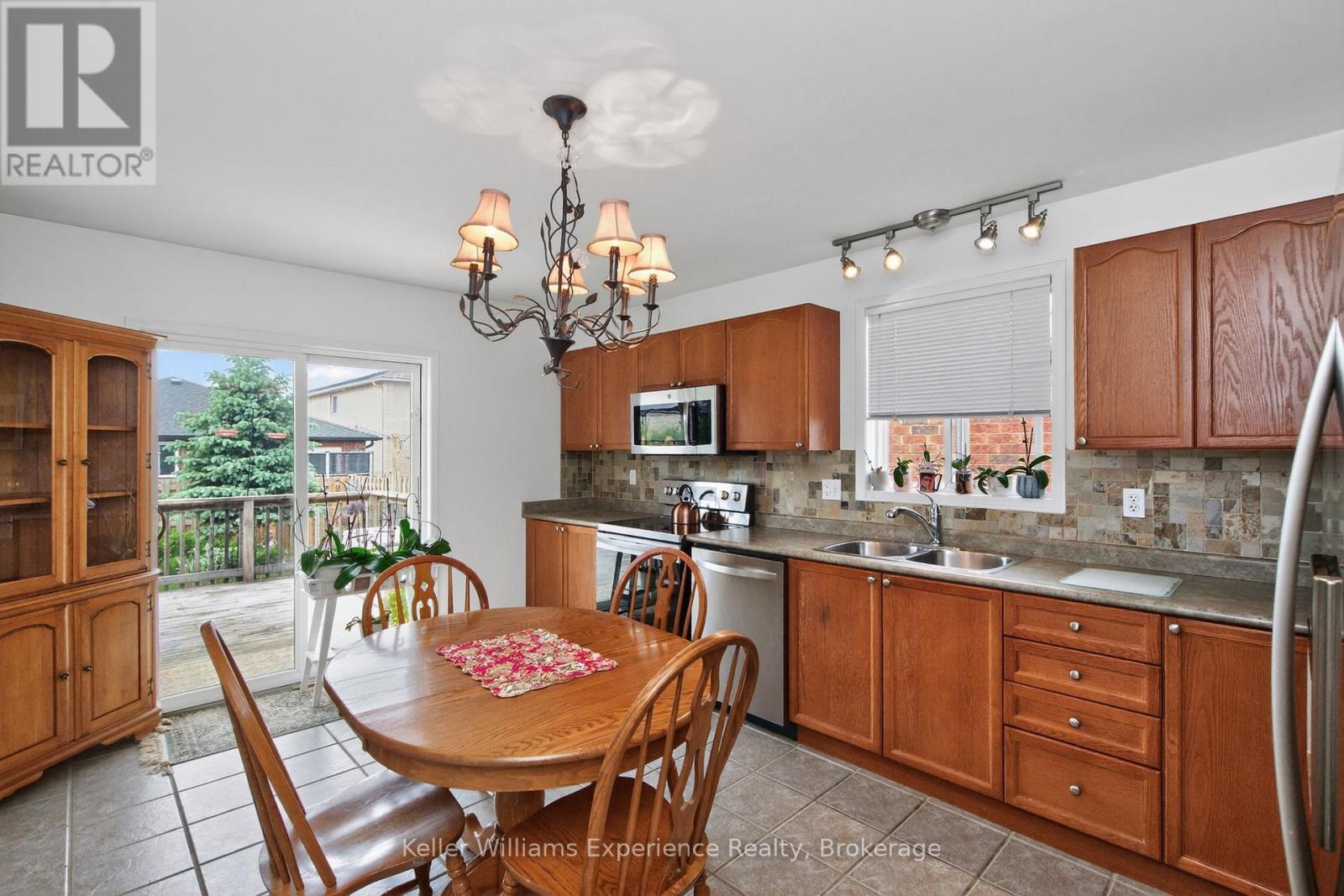 79 Sun King Crescent, Barrie, Ontario  L4M 7K4 - Photo 5 - S12447625