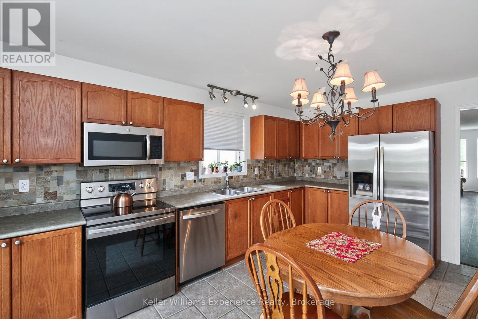 79 Sun King Crescent, Barrie, Ontario  L4M 7K4 - Photo 6 - S12447625