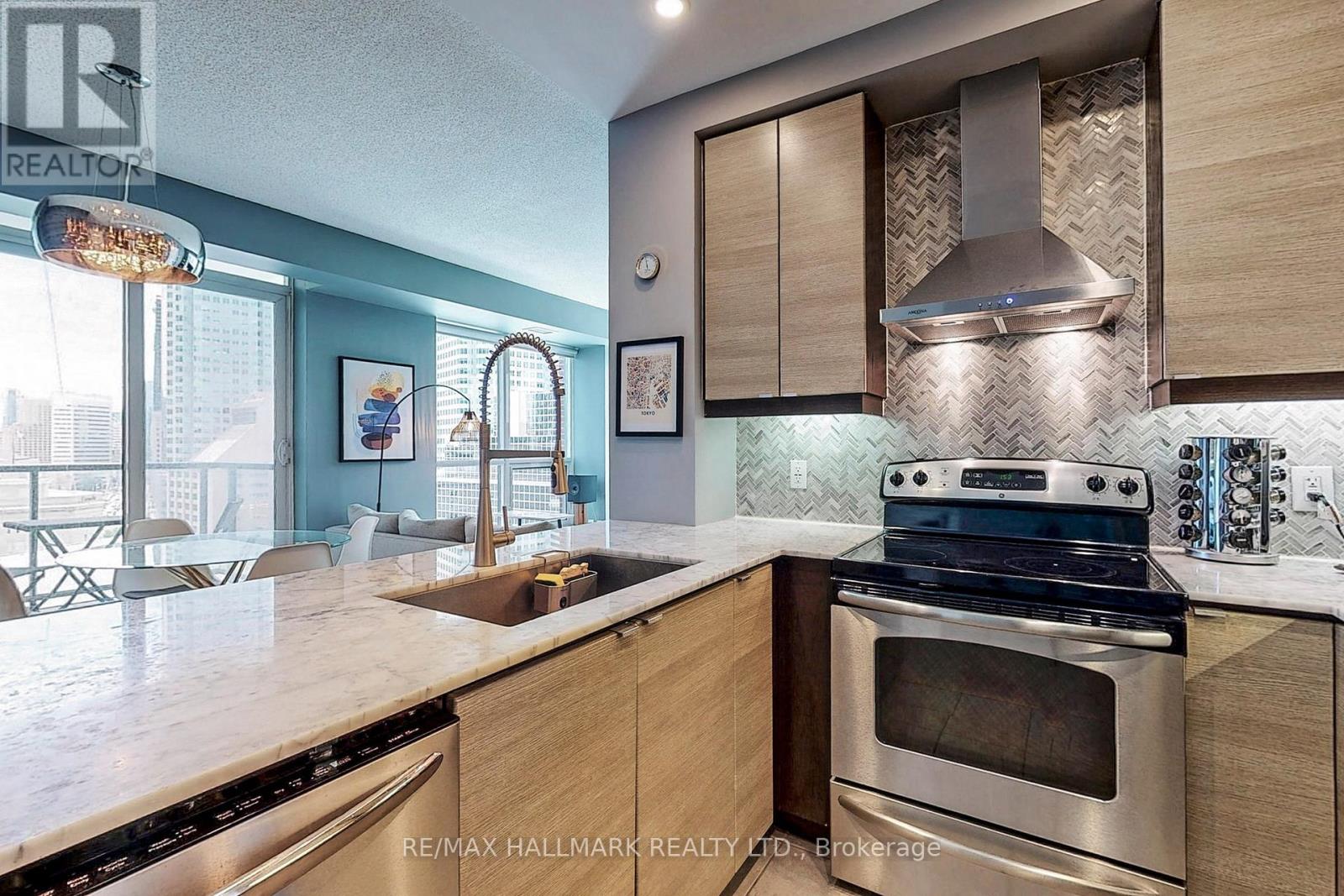 1305 - 38 The Esplanade, Toronto, Ontario  M5E 1A5 - Photo 15 - C12447551