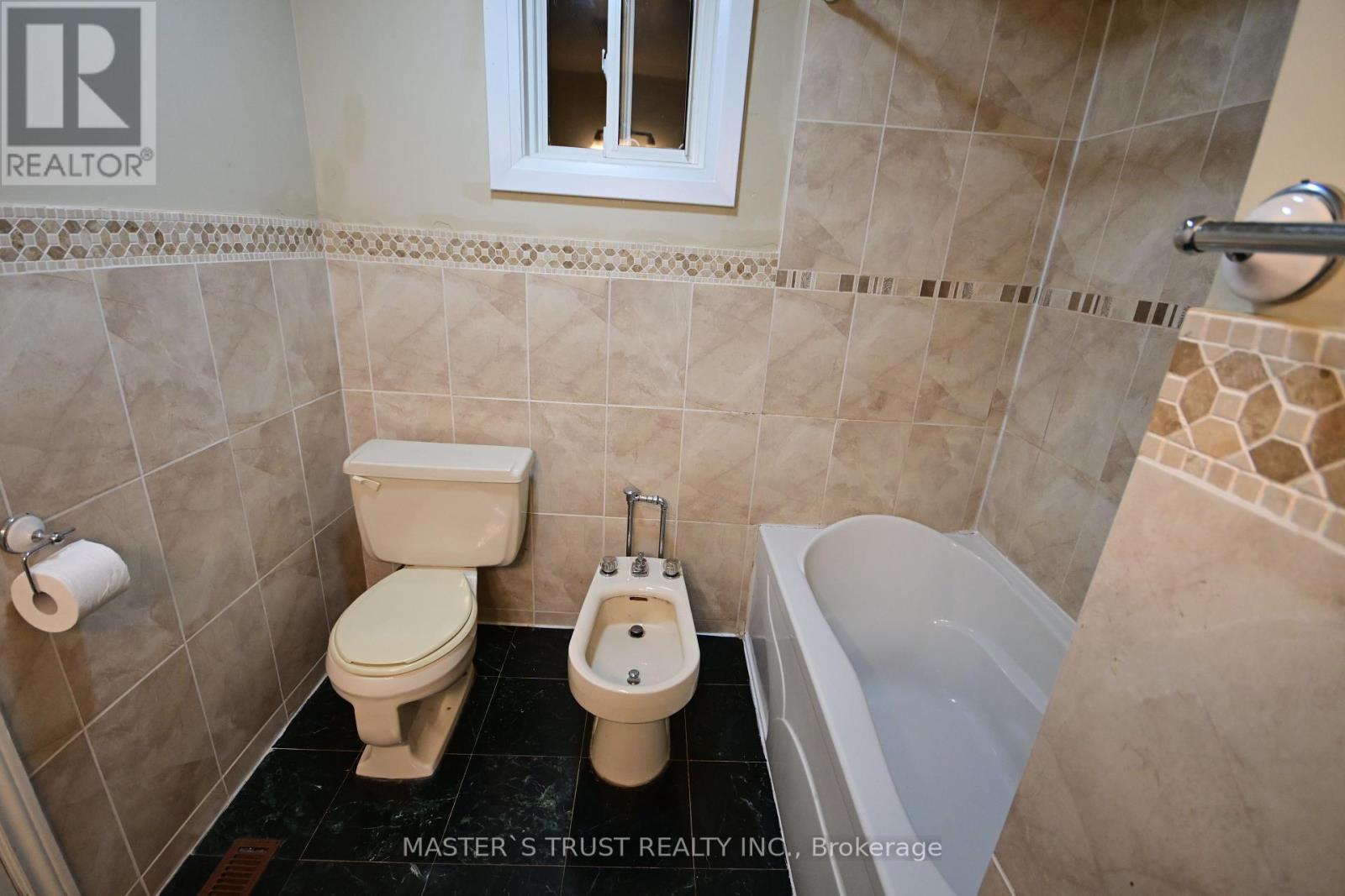 65 Farmstead Road, Toronto, Ontario  M2L 2X2 - Photo 10 - C12447557