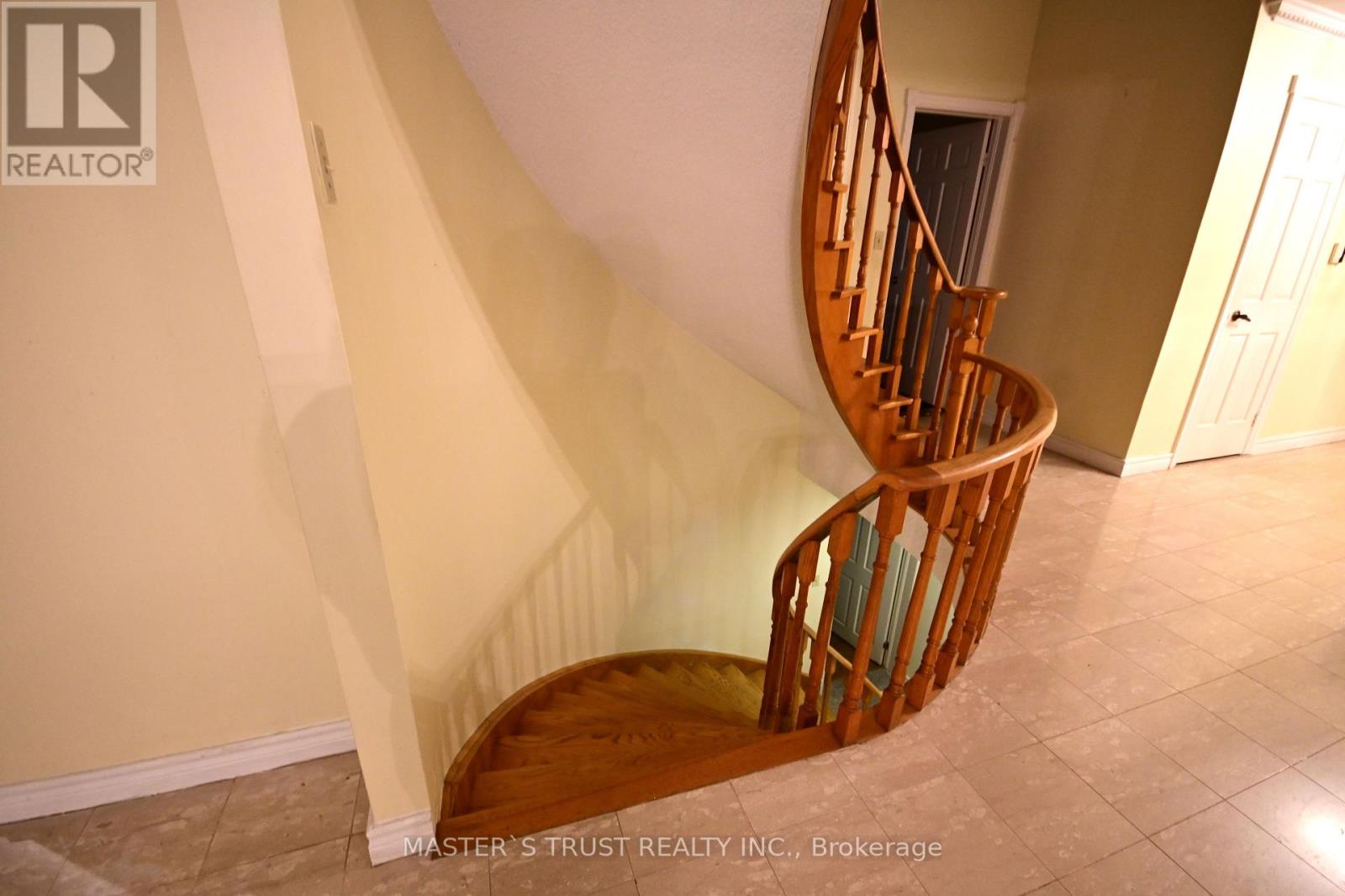 65 Farmstead Road, Toronto, Ontario  M2L 2X2 - Photo 11 - C12447557