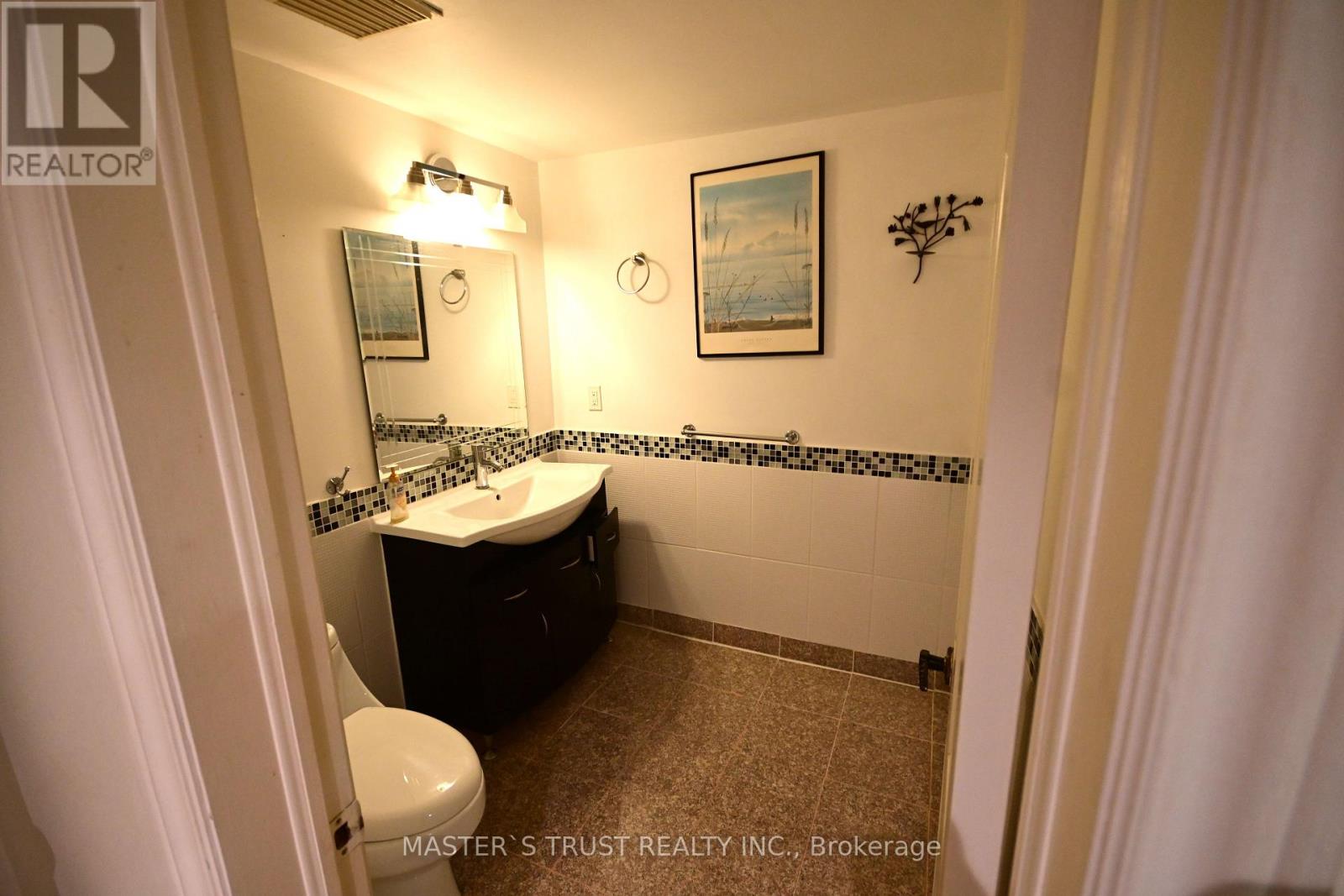65 Farmstead Road, Toronto, Ontario  M2L 2X2 - Photo 12 - C12447557