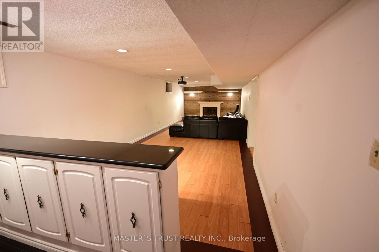 65 Farmstead Road, Toronto, Ontario  M2L 2X2 - Photo 13 - C12447557