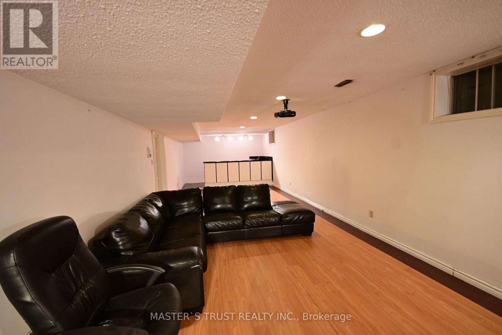 65 Farmstead Road, Toronto, Ontario  M2L 2X2 - Photo 14 - C12447557